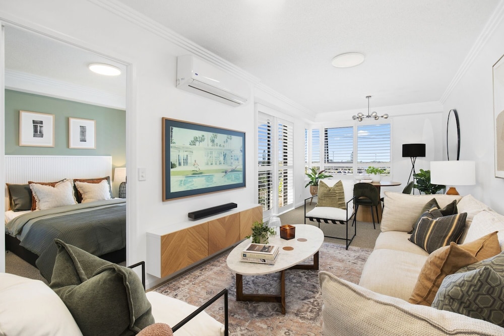 Aqualine Apartments