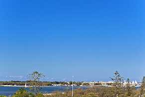 Aqualine Apartments