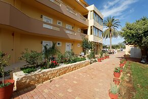 Danelis Studios and Apartments