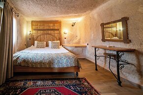 Divan Cave House
