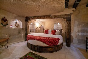 Divan Cave House