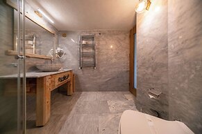 Divan Cave House