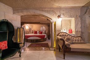 Divan Cave House