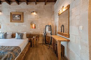Divan Cave House