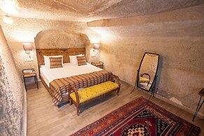 Divan Cave House