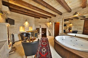 Divan Cave House