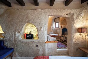Divan Cave House