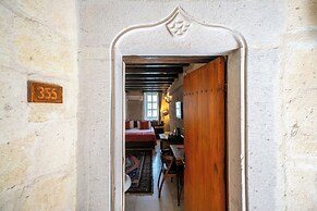 Divan Cave House