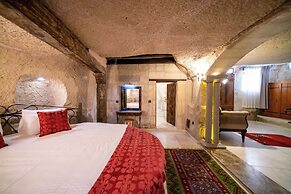 Divan Cave House