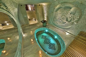 Divan Cave House