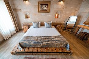 Divan Cave House