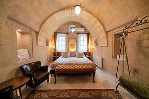 Divan Cave House