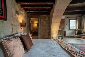 Divan Cave House