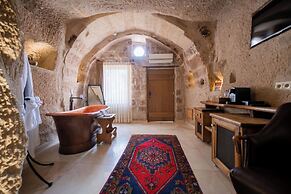 Divan Cave House