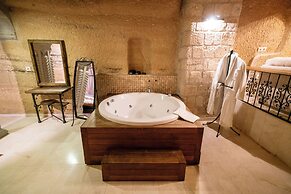 Divan Cave House