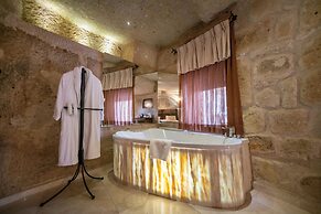 Divan Cave House