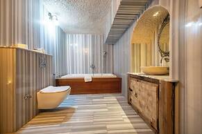 Divan Cave House
