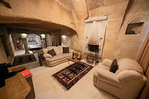 Divan Cave House