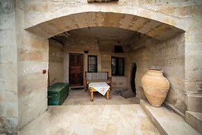 Divan Cave House