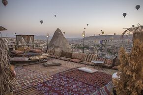 Divan Cave House