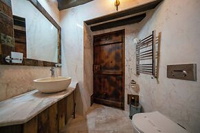 Divan Cave House