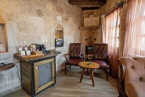 Divan Cave House