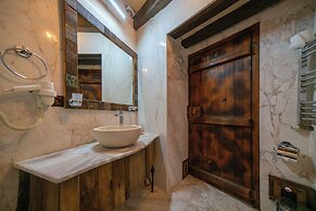 Divan Cave House