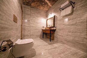 Divan Cave House
