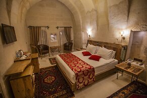 Divan Cave House