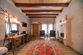 Divan Cave House