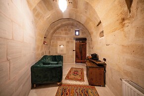 Divan Cave House
