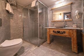 Divan Cave House