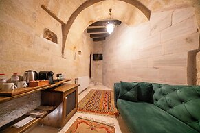 Divan Cave House