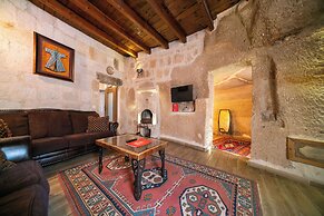 Divan Cave House
