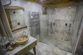 Divan Cave House