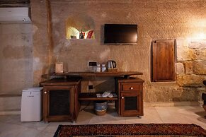 Divan Cave House