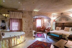 Divan Cave House