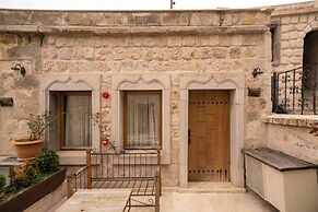 Divan Cave House