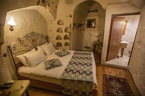 Divan Cave House