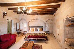 Divan Cave House