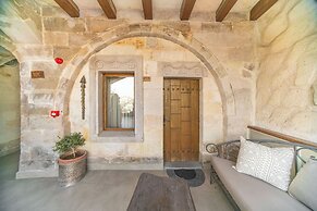 Divan Cave House