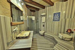 Divan Cave House