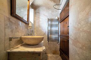 Divan Cave House