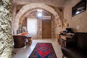 Divan Cave House