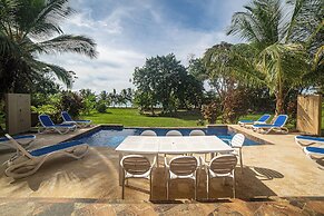 Red Frog Beach Island Resort