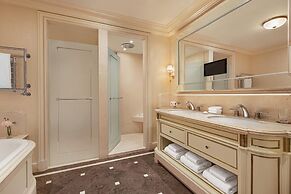 Shangri-La Paris
