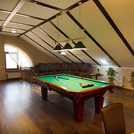 City Club Hotel