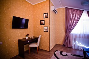 City Club Hotel