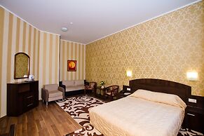 City Club Hotel