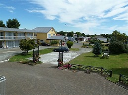Monarch Motel